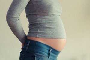 Caso inédito en Rosario: una mujer de 50 años gestará en su vientre a su nieto porque su hija no tiene útero
